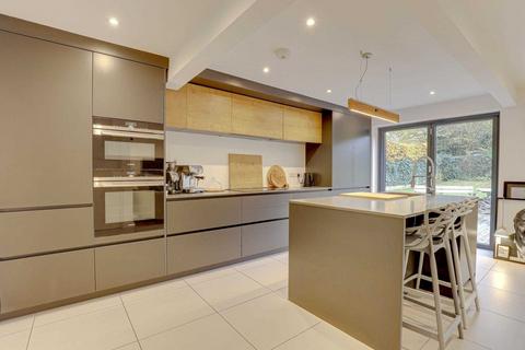 5 Chiltern Heights, Caversham, Reading, RG4 5LA