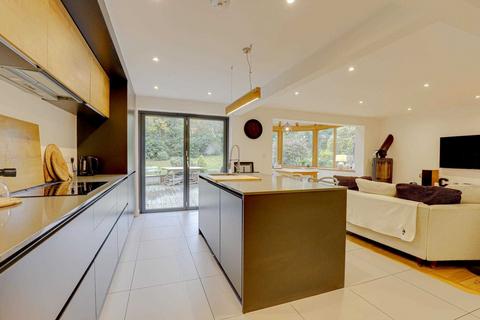 5 Chiltern Heights, Caversham, Reading, RG4 5LA