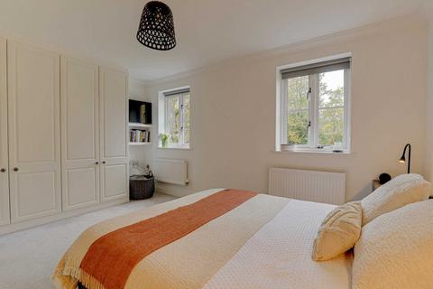 5 Chiltern Heights, Caversham, Reading, RG4 5LA