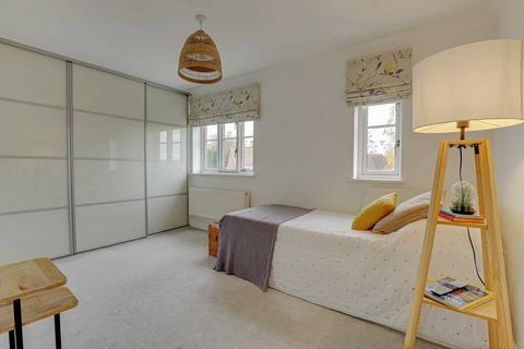 5 Chiltern Heights, Caversham, Reading, RG4 5LA