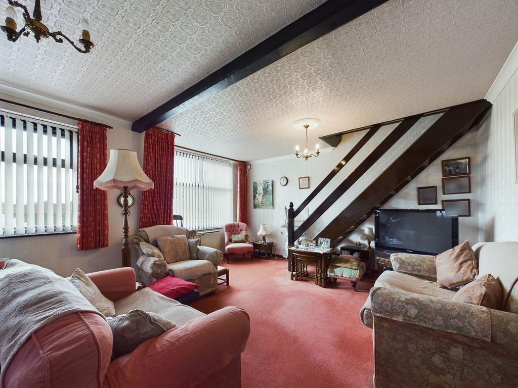 Vicarage Lane, Kingsthorpe, Northampton NN2 6QS 2 bed semidetached