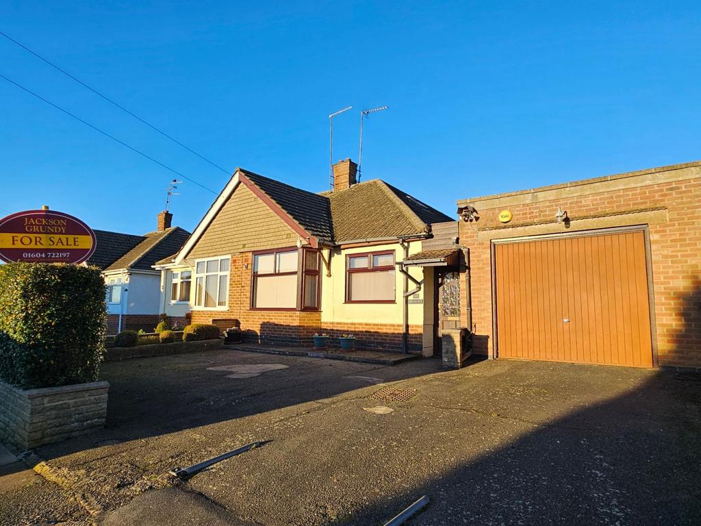 Vicarage Lane, Kingsthorpe, Northampton NN2 6QS 2 bed semidetached
