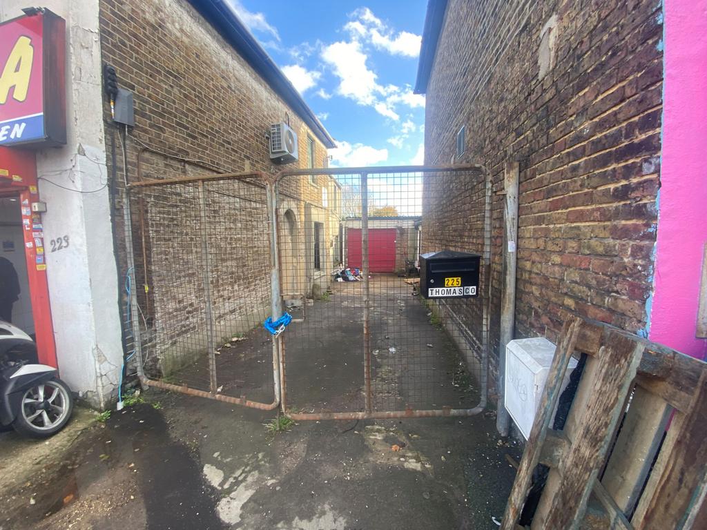 Dartmouth Road, London, SE26 Industrial unit to rent £2,500 pcm (£577 pw)