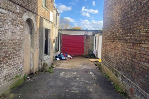 Industrial unit to rent - Dartmouth Road, London, SE26