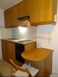Studio to rent, Cartwright Gardens, Bloomsbury, London, WC1H