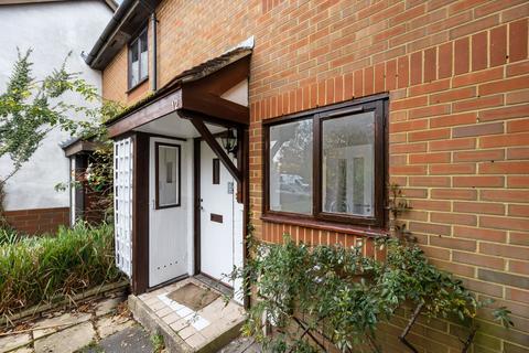 12 Bramley Walk, Horley, RH6 9GB