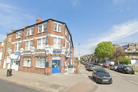 Property to rent, Friern Barnet Road, London N11