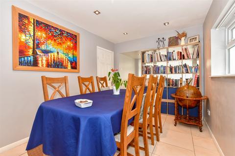 24 Hazling Dane, Shepherdswell, Dover, CT15 7LS