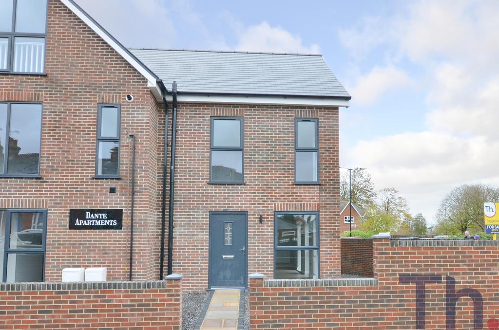 Newport PO30 2 bed end of terrace house for sale £240,000