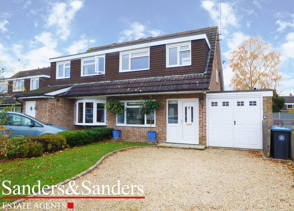 Collins Way, Alcester, B49 3 bed semidetached house for sale £325,000