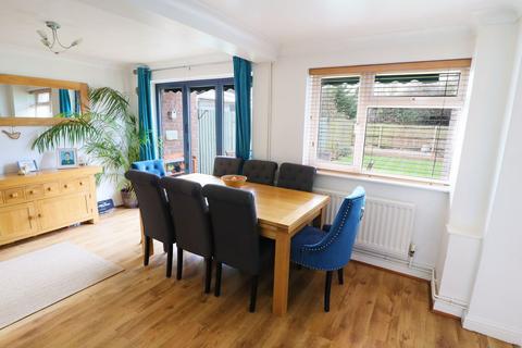 8 Collins Way, Alcester, B49 6QS