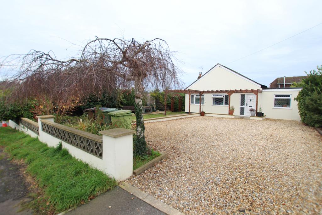 SOUTH ROAD, HORNDEAN 4 bed detached bungalow for sale £550,000