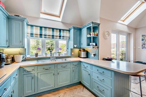 28 Birkdale Avenue, Pinner, HA5 5SQ