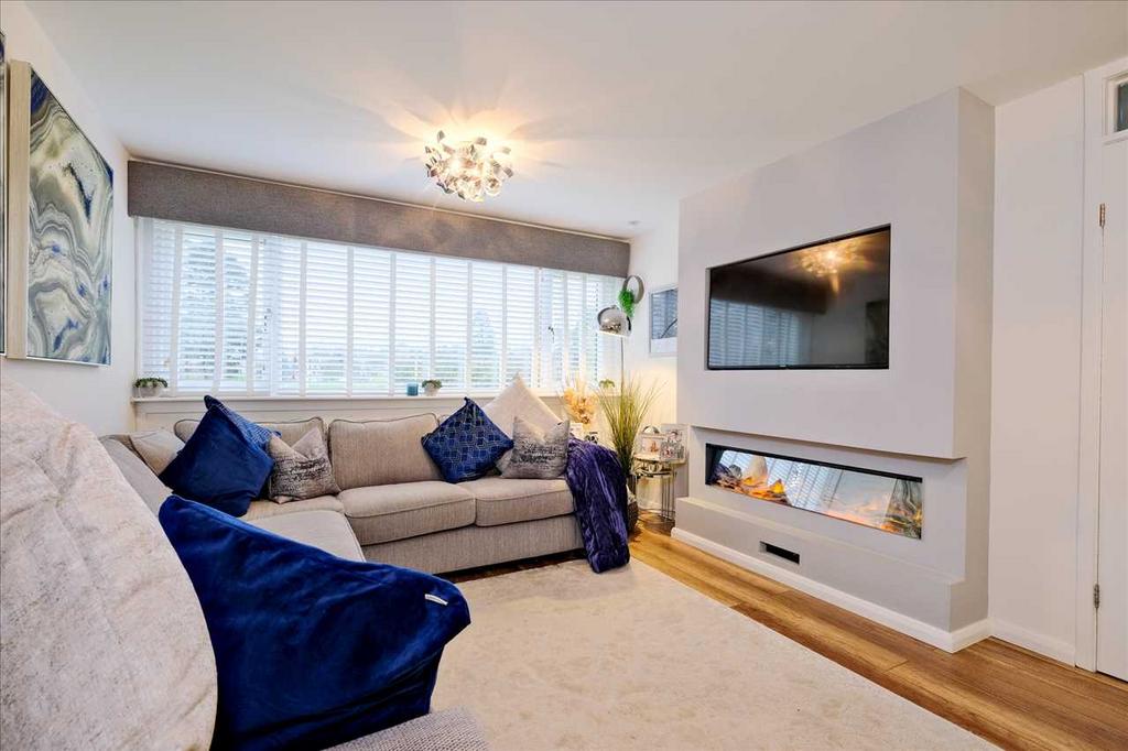 Glen Prosen, St. Leonard's, East Kilbride 3 bed end of terrace house