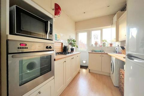2 bedroom flat for sale - Fawcett Road, Portsmouth, Southsea, Hampshire, PO4 0LG
