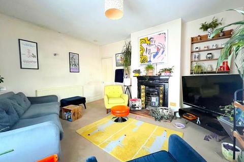 2 bedroom flat for sale - Fawcett Road, Portsmouth, Southsea, Hampshire, PO4 0LG