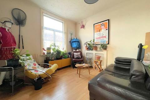 2 bedroom flat for sale - Fawcett Road, Portsmouth, Southsea, Hampshire, PO4 0LG