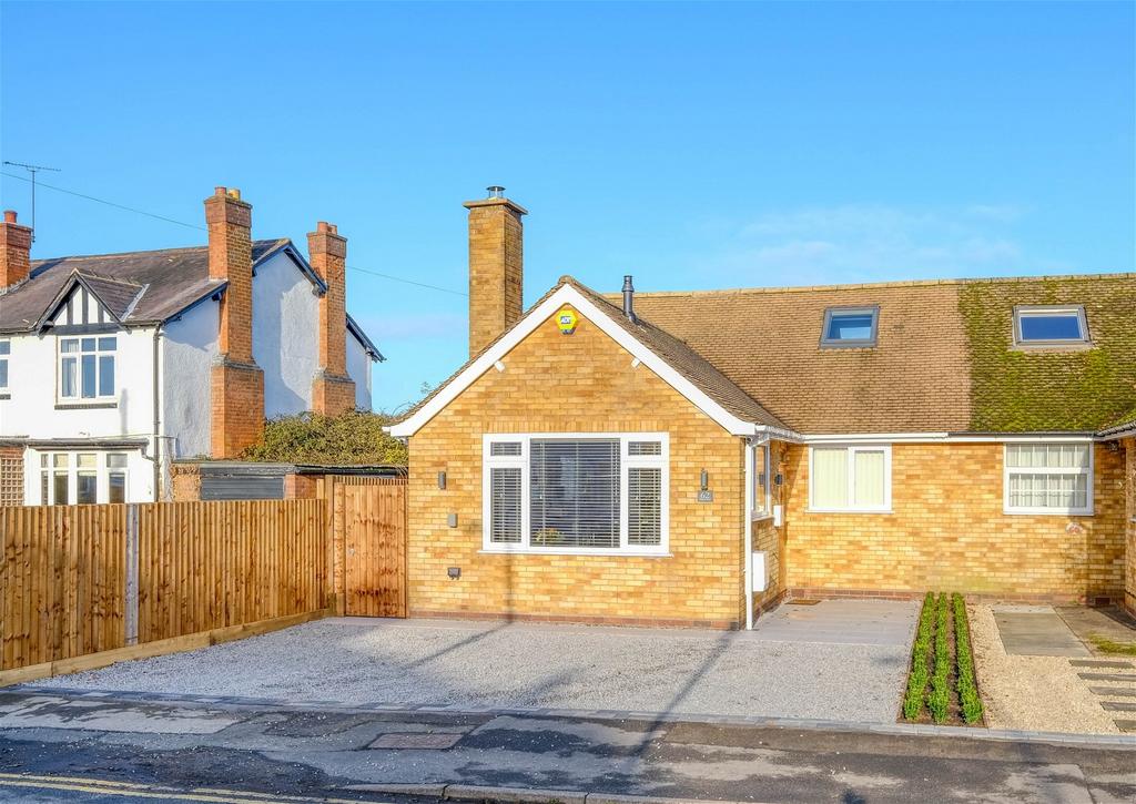 Church Road, Astwood Bank B96 6DD 3 bed semidetached bungalow for sale