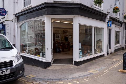 Retail property (high street) to rent - High Street, Bideford EX39