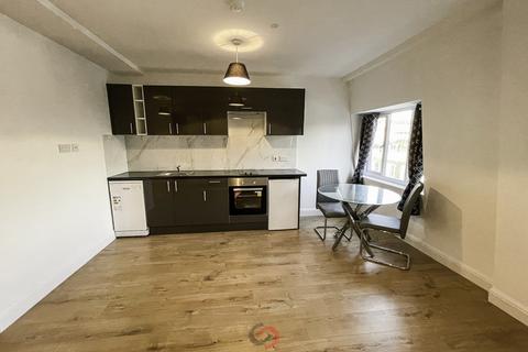 Studio to rent, Holloway Road N7