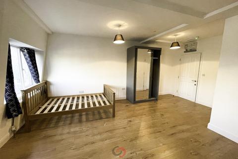 Studio to rent, Holloway Road N7