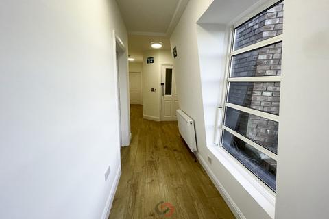 Studio to rent, Holloway Road N7