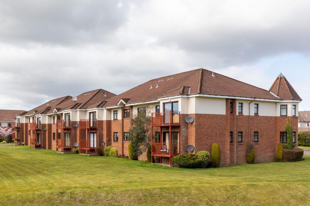 Newton Court, Newton Grove, Newton Mearns 3 bed apartment for sale £