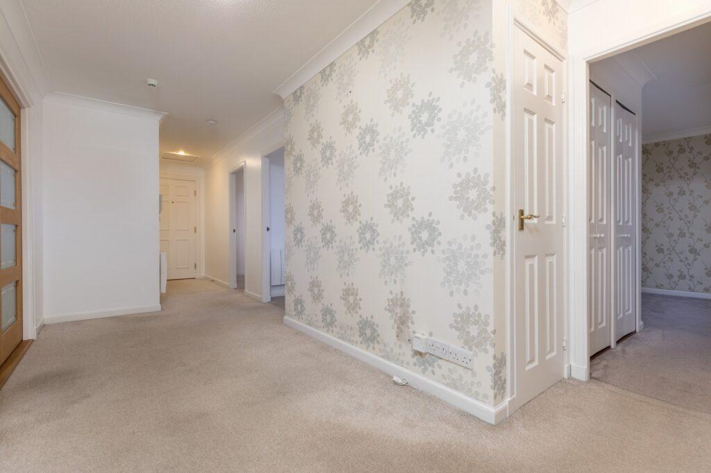 Newton Court, Newton Grove, Newton Mearns 3 bed apartment for sale £