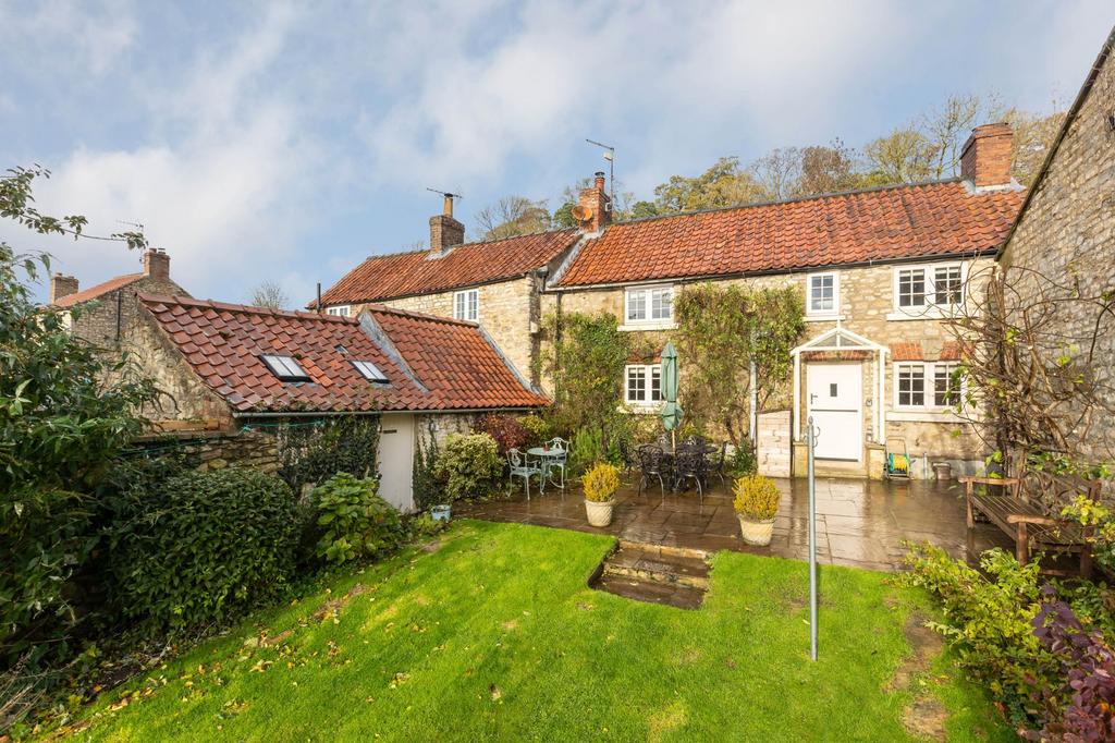 Stonegrave, Near Helmsley YO62 3 bed semidetached house for sale £