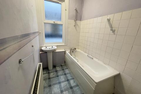 2 bedroom flat for sale - 104 & 104A Valkyrie Road, Westcliff-on-Sea, Essex