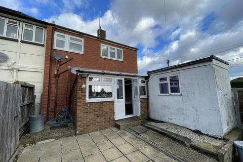 3 bedroom end of terrace house for sale - 1 Stapleford Gardens, Collier Row, Romford, Essex