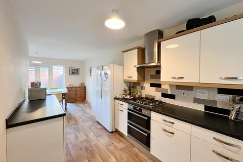 79 Blakeslee Drive, Exeter, EX2 7FN