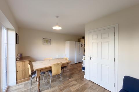 79 Blakeslee Drive, Exeter, EX2 7FN