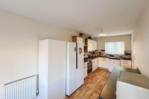 79 Blakeslee Drive, Exeter, EX2 7FN