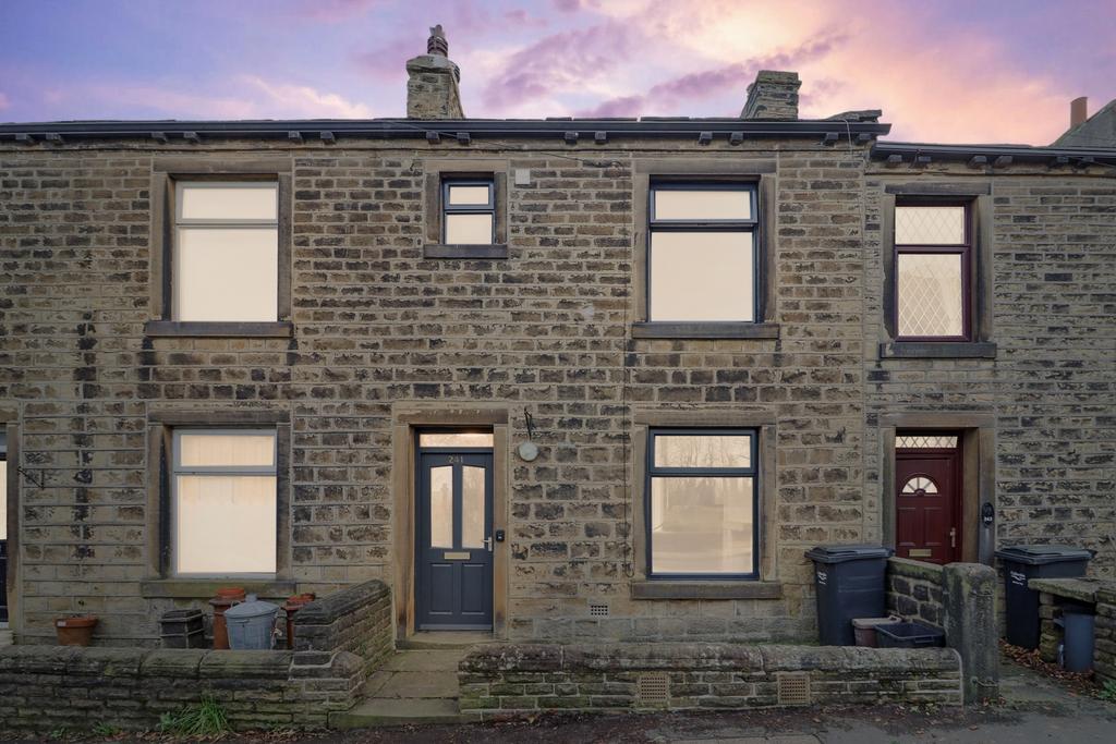 Rochdale Road, Greetland, Halifax, West Yorkshire, HX4 2 bed terraced