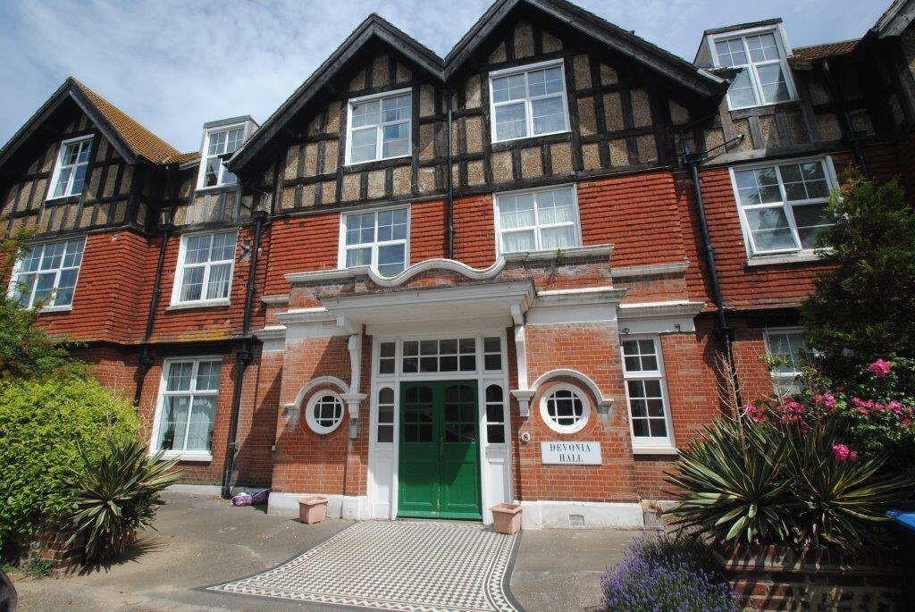 Beresford Gardens, Margate 3 bed apartment to rent £1,200 pcm (£277 pw)