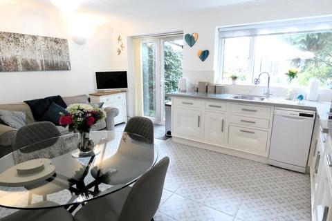 51 Burns Avenue, Feltham, TW14 9LZ