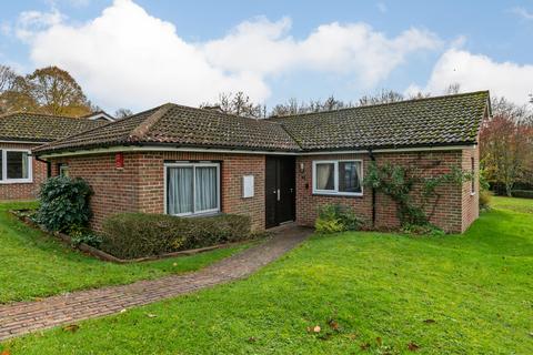 2 bedroom semi-detached bungalow for sale - Bedfield Lane, Headbourne Worthy, Winchester, SO23