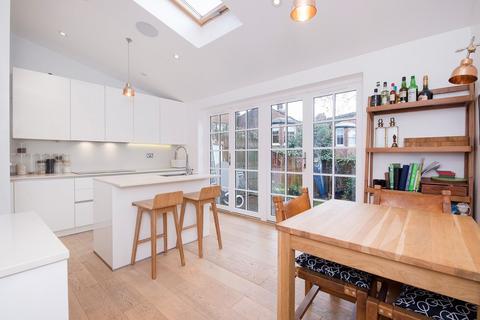 3 bedroom semi-detached house to rent, Creighton Avenue, Muswell Hill ,East Finchley, London