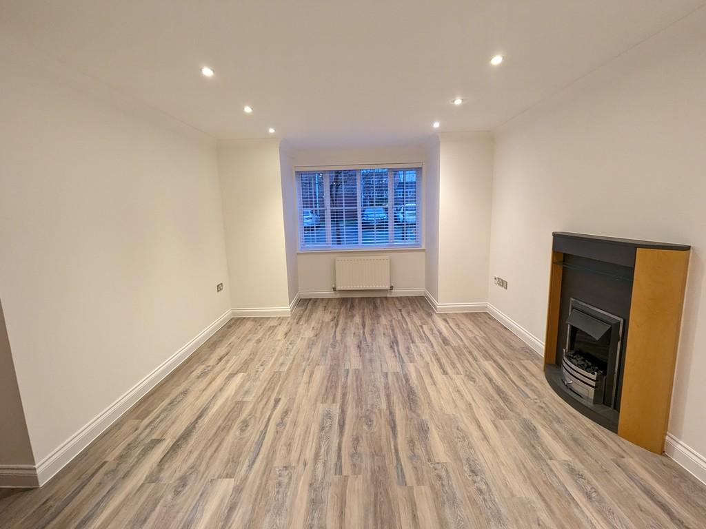 Weldon Road, Altrincham 2 bed apartment to rent £1,100 pcm (£254 pw)