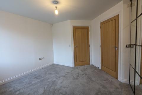 2 bedroom apartment to rent, Weldon Road, Altrincham
