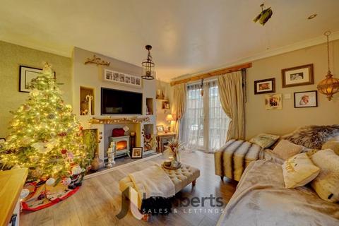 82 Eldorado Close, Studley, B80 7LB