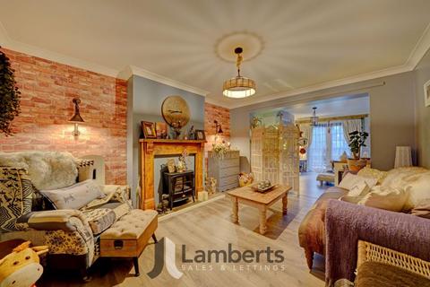 82 Eldorado Close, Studley, B80 7LB