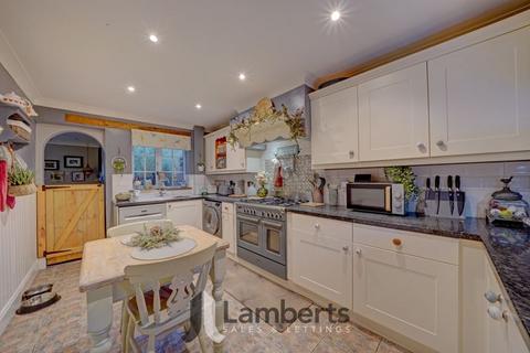 82 Eldorado Close, Studley, B80 7LB