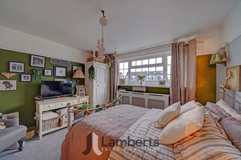 82 Eldorado Close, Studley, B80 7LB