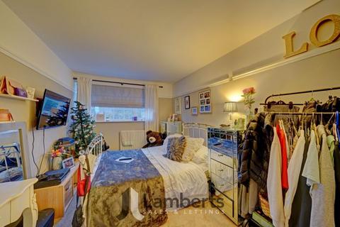 82 Eldorado Close, Studley, B80 7LB