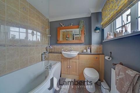 82 Eldorado Close, Studley, B80 7LB
