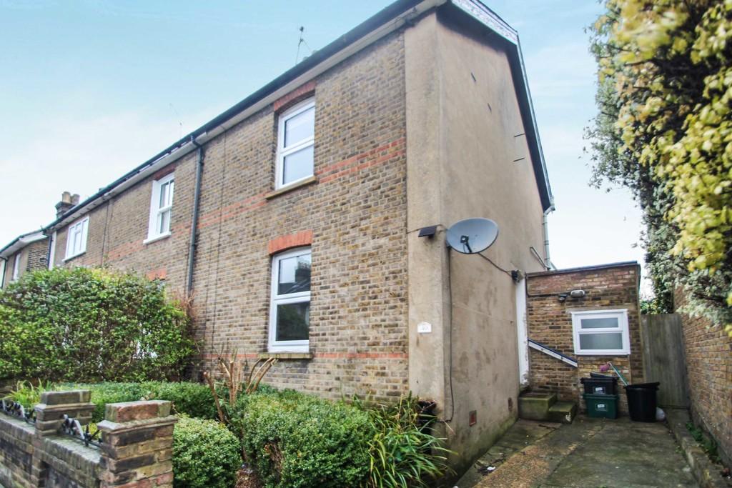 Albany Road, Chislehurst 2 bed end of terrace house £1,650 pcm (£381 pw)