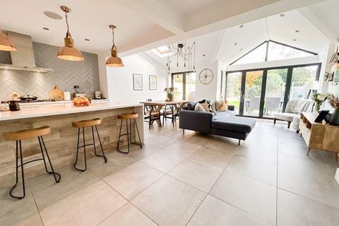 3 bedroom semi-detached house for sale - Egerton Road, Streetly, Sutton Coldfield