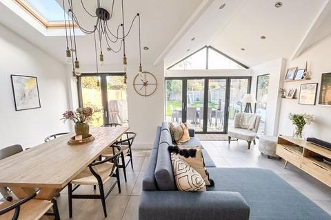 3 bedroom semi-detached house for sale - Egerton Road, Streetly, Sutton Coldfield